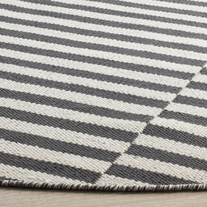 Safavieh Montauk 715 Hand Woven Cotton Rug MTK715A-8SQ