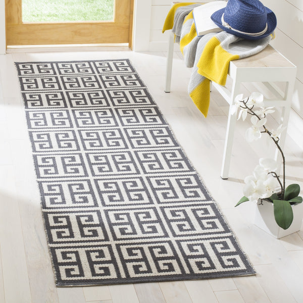 Safavieh Montauk MTK724 Rug