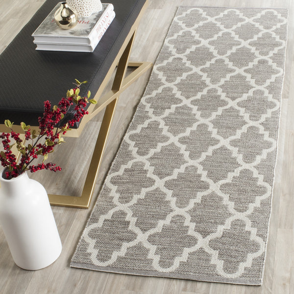 Safavieh Montauk MTK810 Rug