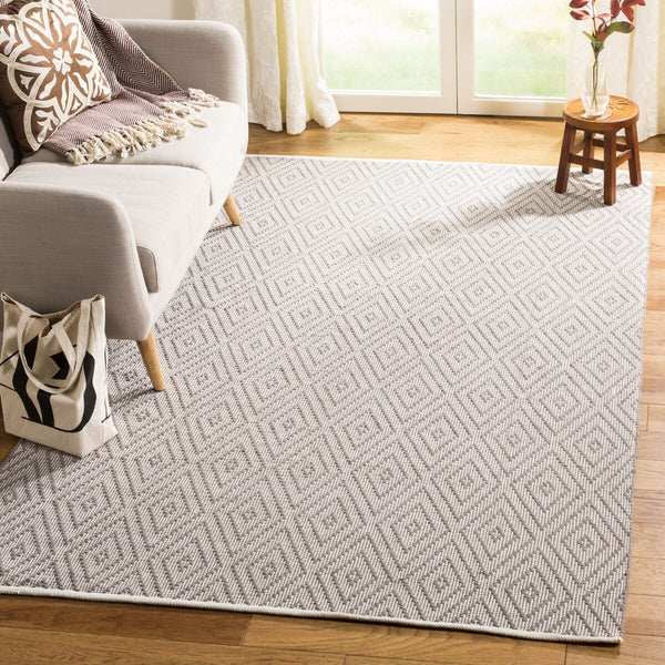 Safavieh Montauk 811 Hand Woven Cotton Rug MTK811A-4