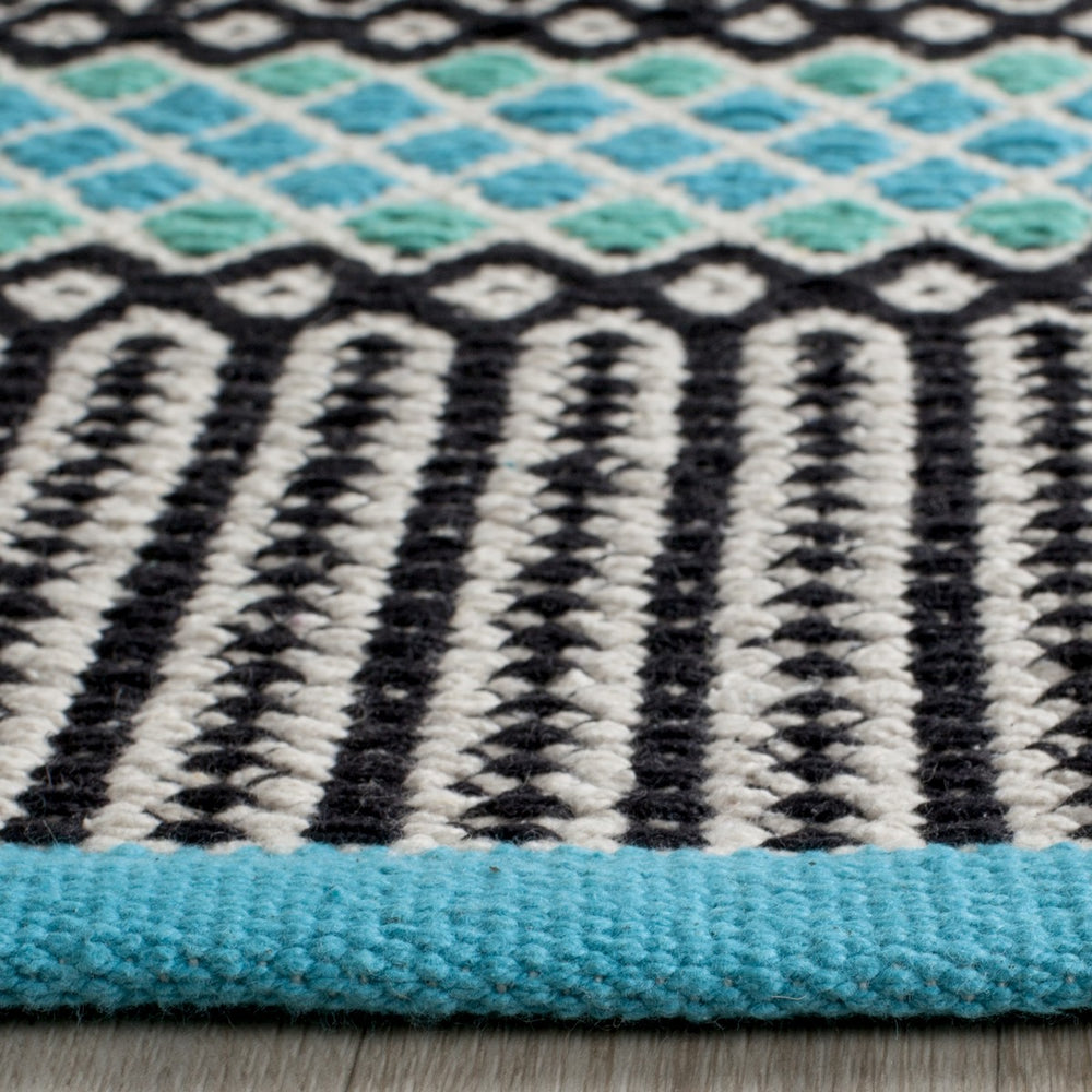 Safavieh Montauk MTK820 Rug