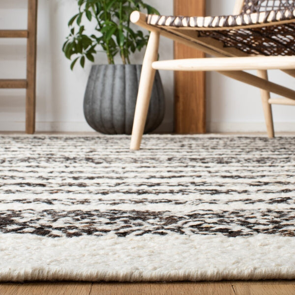 Natura 329 Hand Woven 90% Wool, 10% Cotton 0 Rug Black / Ivory 90% Wool, 10% Cotton NAT329Z-9