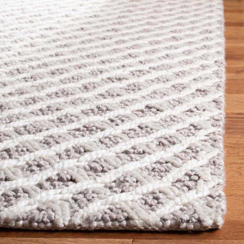 Safavieh Natura 404 Hand Woven 65% Polyester/30% Viscose/and 5% Wool Rug NAT404A-3
