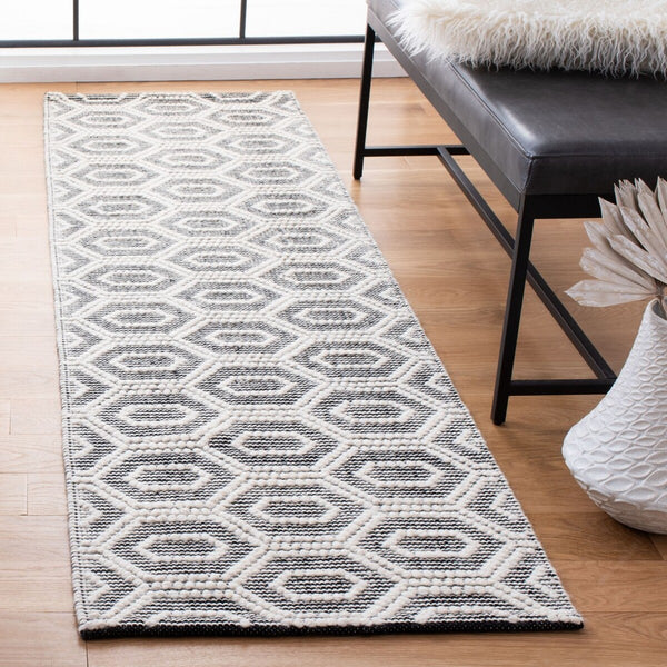 Safavieh Natura 476 Hand Woven 60% Wool, 40% Cotton Rug Ivory / Black 60% Wool, 40% Cotton NAT476A-28