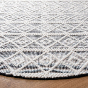 Natura 477 Bohemian Hand Woven 60% Wool, 40% Cotton Rug Ivory / Black