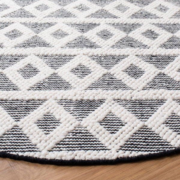 Natura 479 Bohemian Hand Woven 60% Wool, 40% Cotton Rug Ivory / Black