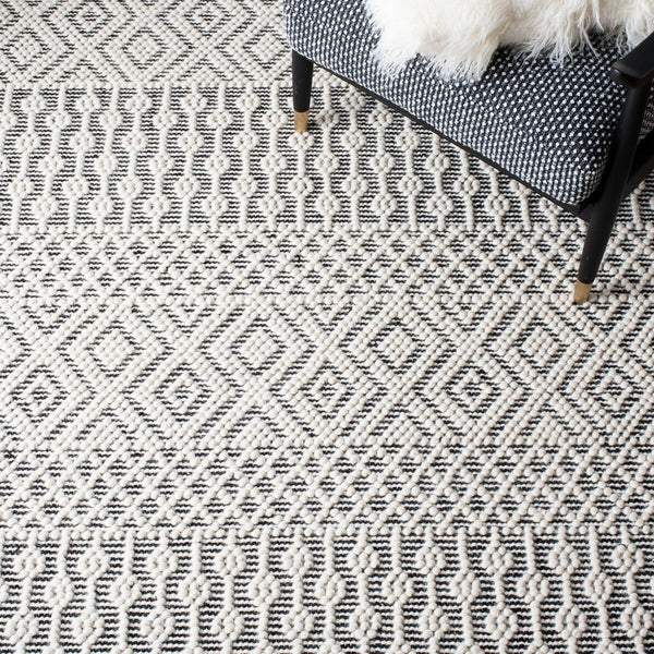 Natura 852 Bohemian Hand Loomed Wool Pile Rug Ivory / Black