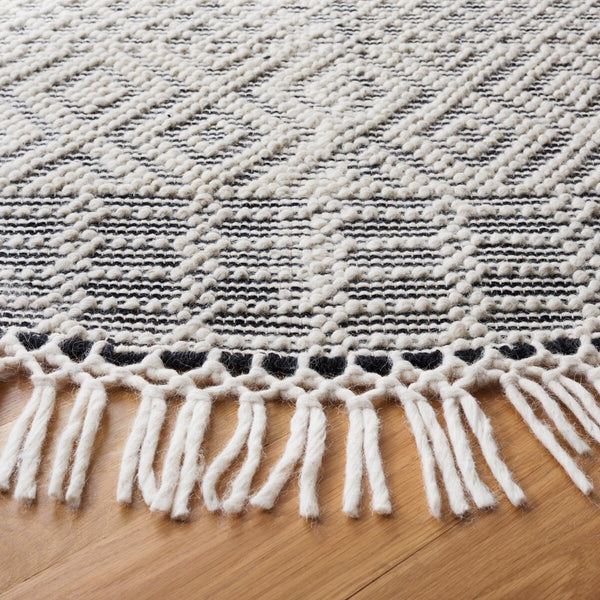 Natura Hand Loomed Wool Pile Rug - Luxurious Bohemian Style for Cozy Home Décor and Warmth