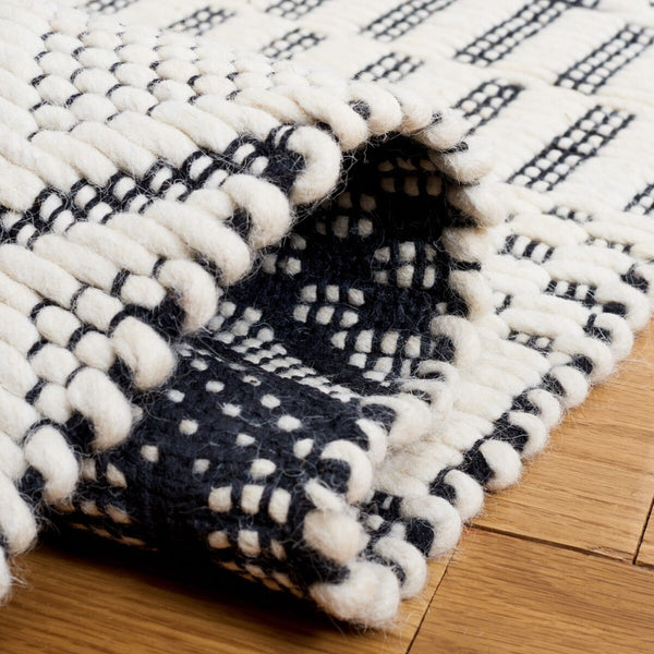 Safavieh Natura 853 Hand Woven Wool Bohemian Rug NAT853A-280