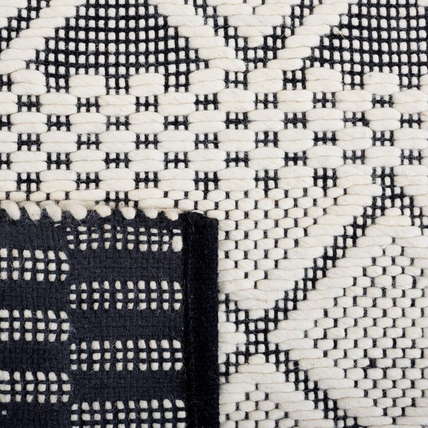 Safavieh Natura 853 Hand Woven Wool Bohemian Rug NAT853A-280