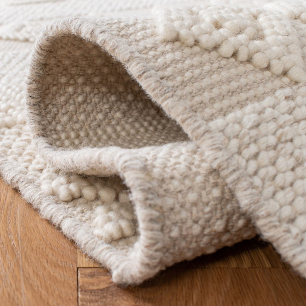 Safavieh Natural NF553 Hand Woven Rug