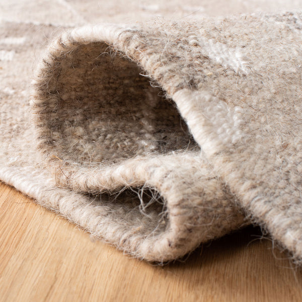 Safavieh Nkm316 Hand Woven 60% Wool/20% Viscose/and 20% Cotton Rug NKM316B-3