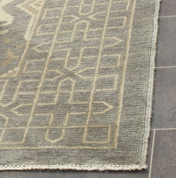 Safavieh OSH661 Hand Knotted Rug