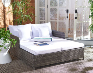 Cadeo Daybed - Luxurious Outdoor Lounge with Chic Frame and Plush Pillows for Poolside Relaxation