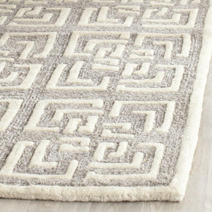 Safavieh Precious PRE154 Hand Tufted Rug