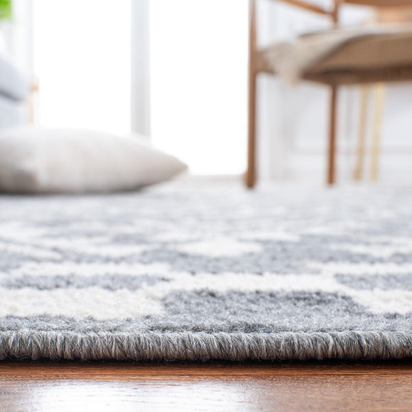 Safavieh Pyramid 205 Power Loomed 52% Polypropylene/11% Polyester/13% Latex Bohemian Rug PYR205A-9