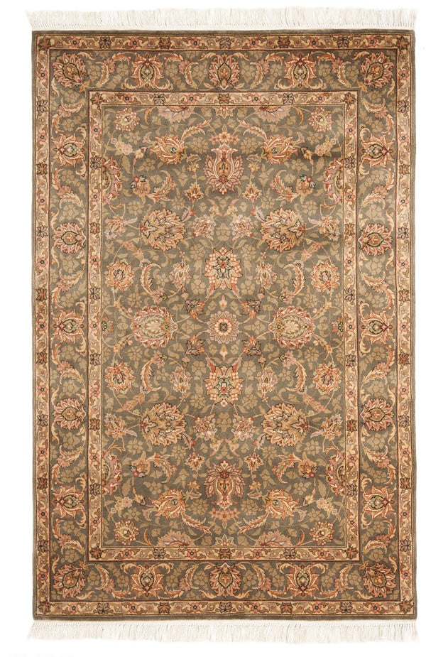 RK24 Rug - Luxurious 100% Wool Pile Rectangle Rug for a Cozy and Elegant Home Décor Experience