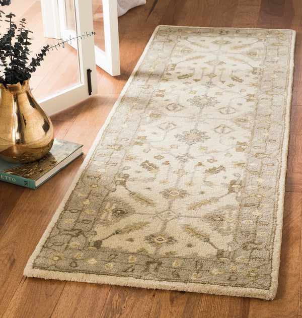 Safavieh Royalty ROY870 Hand Tufted Rug