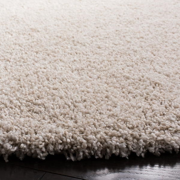 Safavieh Royal RYG117 Power Loomed Rug