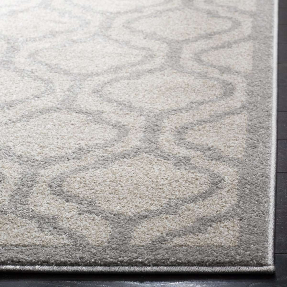 Amherst All-Weather Rug by Safavieh - Stylish Indoor-Outdoor Design with Durable Polypropylene Fiber