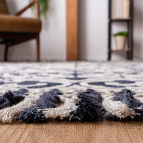 Safavieh Sahara 407 Hand Tufted 80% Polyester and 20% Cotton Contemporary Rug SAH407N-4