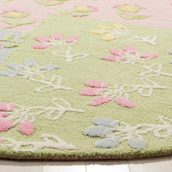 Safavieh Kids SFK321 Hand Tufted Rug