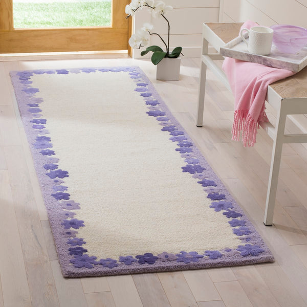 Safavieh Kids SFK357 Hand Tufted Rug