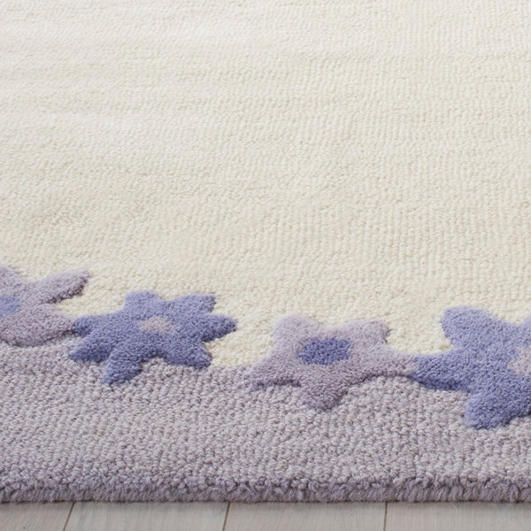 Safavieh Kids SFK357 Hand Tufted Rug