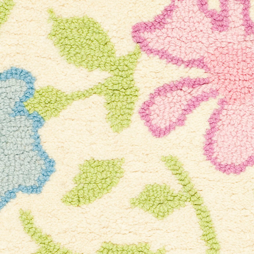 Safavieh Kids SFK376 Hand Tufted Rug