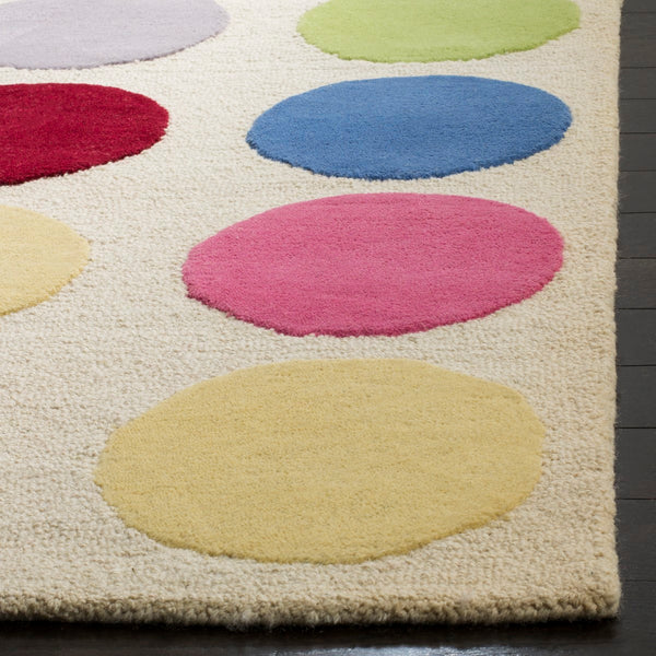 Safavieh Kids SFK386 Hand Tufted Rug