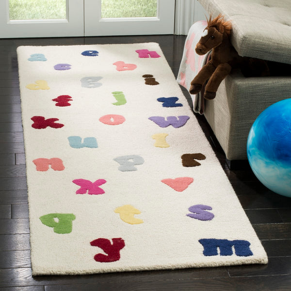 Safavieh Kids SFK389 Hand Tufted Rug