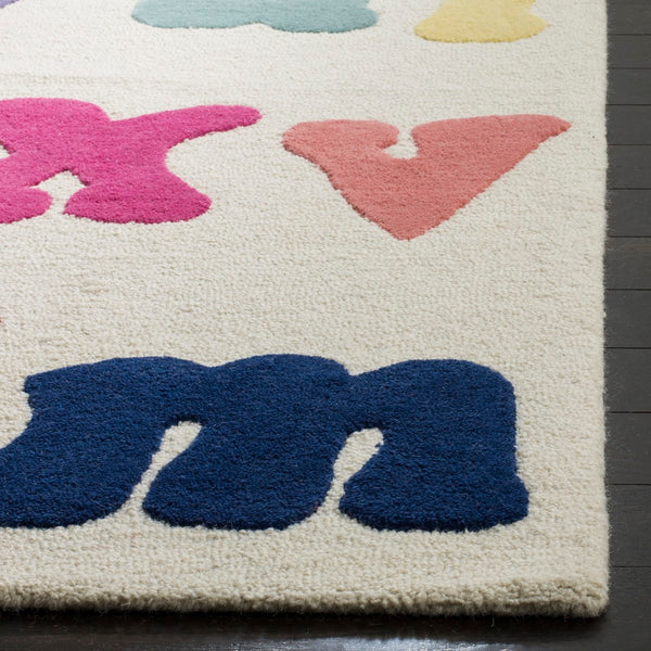 Safavieh Kids SFK389 Hand Tufted Rug