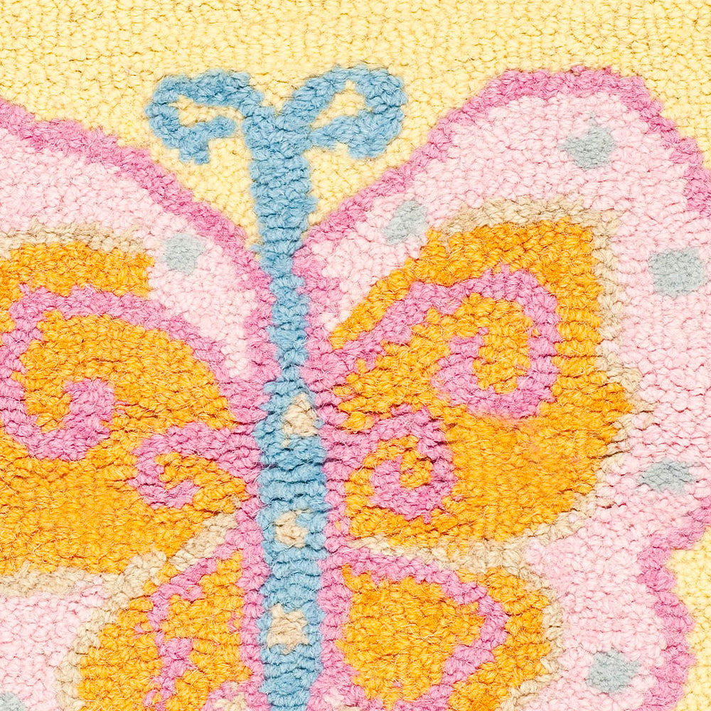 Safavieh Kids SFK394 Hand Tufted Rug