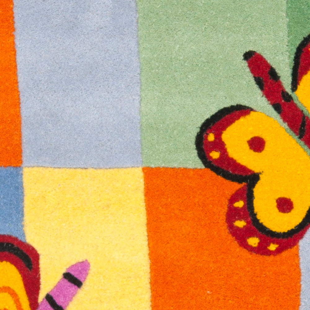 Safavieh Kids SFK753 Hand Tufted Rug