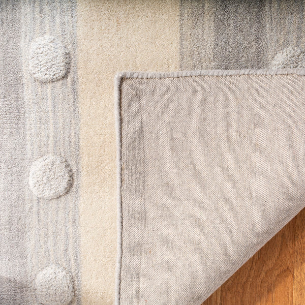 Safavieh Kids SFK801 Hand Loomed Rug