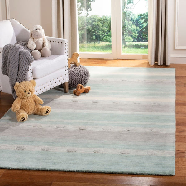 Safavieh Safavieh Kids 801 Hand Loomed Wool Rug SFK801J-3