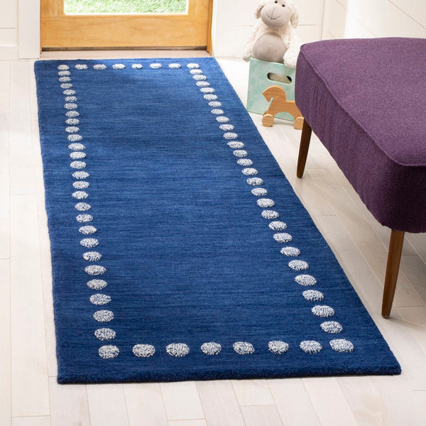 Safavieh Safavieh Kids 802 Hand Loomed Wool Rug SFK802N-3