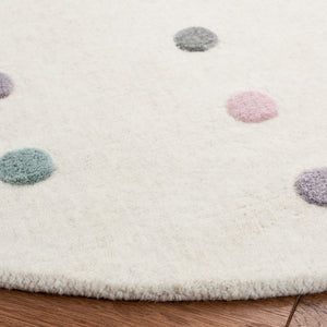 Safavieh Kids 805 Kids Hand Loomed 70% Wool, 10% Cotton, 20% Latex Rug Ivory