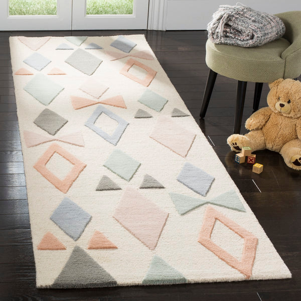 Safavieh Kids SFK901 Hand Tufted Rug