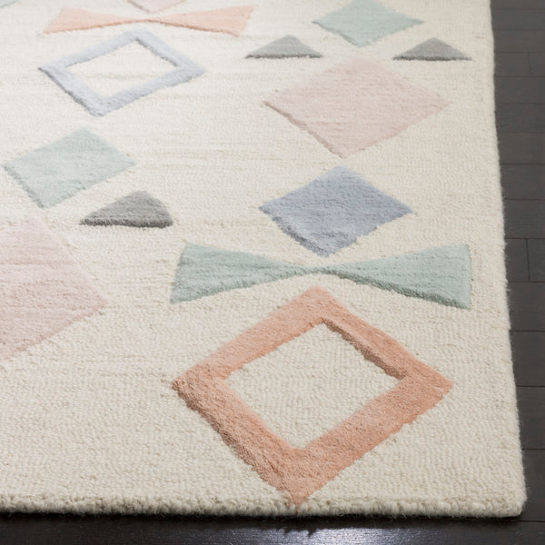 Safavieh Kids SFK901 Hand Tufted Rug