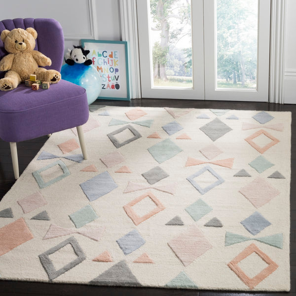 Safavieh Kids SFK901 Hand Tufted Rug