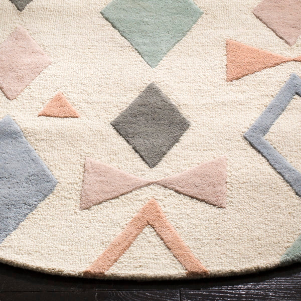 Safavieh Kids SFK901 Hand Tufted Rug