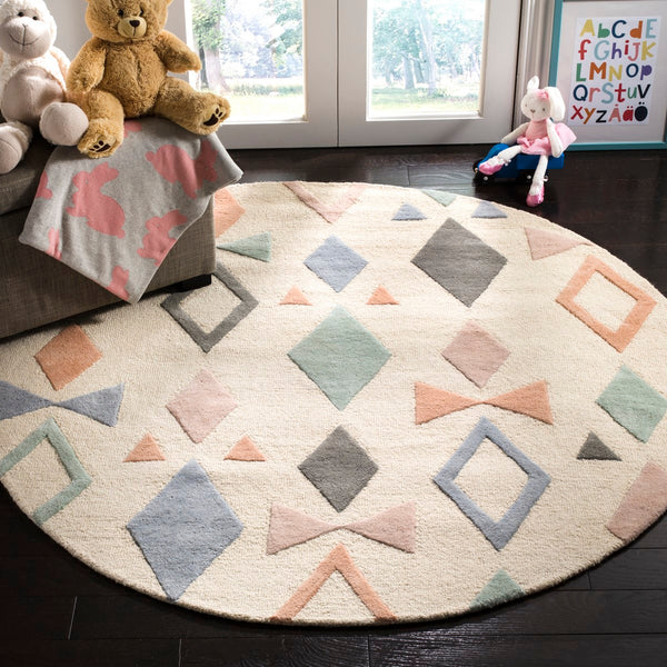 Safavieh Kids SFK901 Hand Tufted Rug