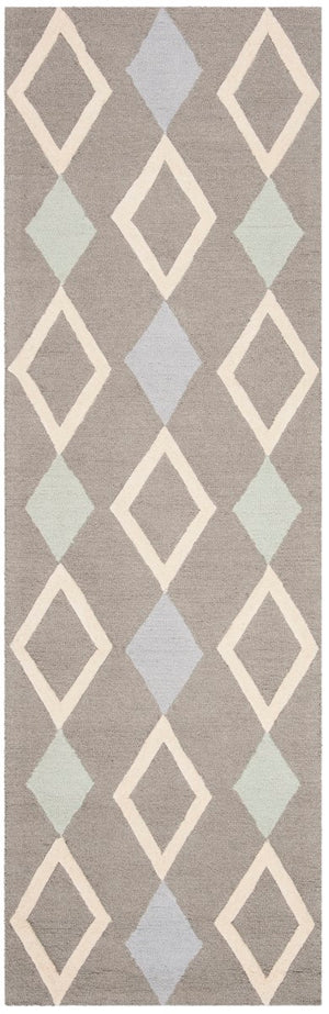 Safavieh Kids SFK902 Hand Tufted Rug
