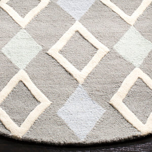 Safavieh Kids SFK902 Hand Tufted Rug