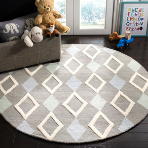 Safavieh Kids SFK902 Hand Tufted Rug
