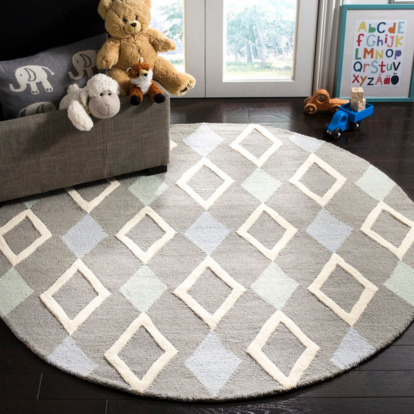Safavieh Kids SFK902 Hand Tufted Rug