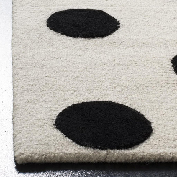 Safavieh Safavieh Kids 904 Polka Dots Hand Tufted Wool Rug SFK904D-3