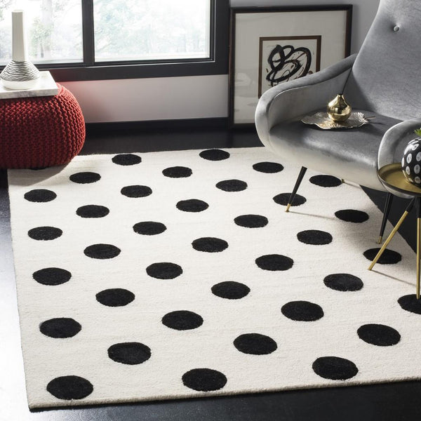 Safavieh Safavieh Kids 904 Polka Dots Hand Tufted Wool Rug SFK904D-3
