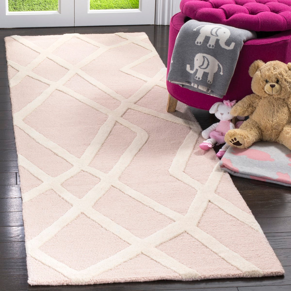 Safavieh Kids SFK905 Hand Tufted Rug